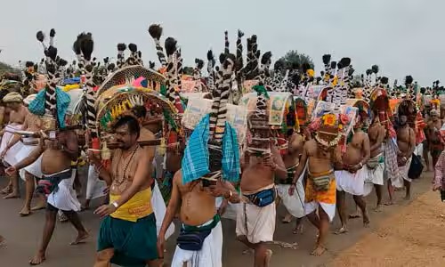 नागरथर शक्कर कवडी पलानी ने मुरुगन मंदिर के दर्शन किए