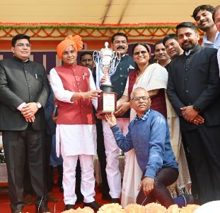 गणतंत्र दिवस समारोह में नगर निगम की झांकी को मिला तीसरा स्थान गणतंत्र दिवस समारोह में नगर निगम की झांकी को मिला तीसरा स्थान