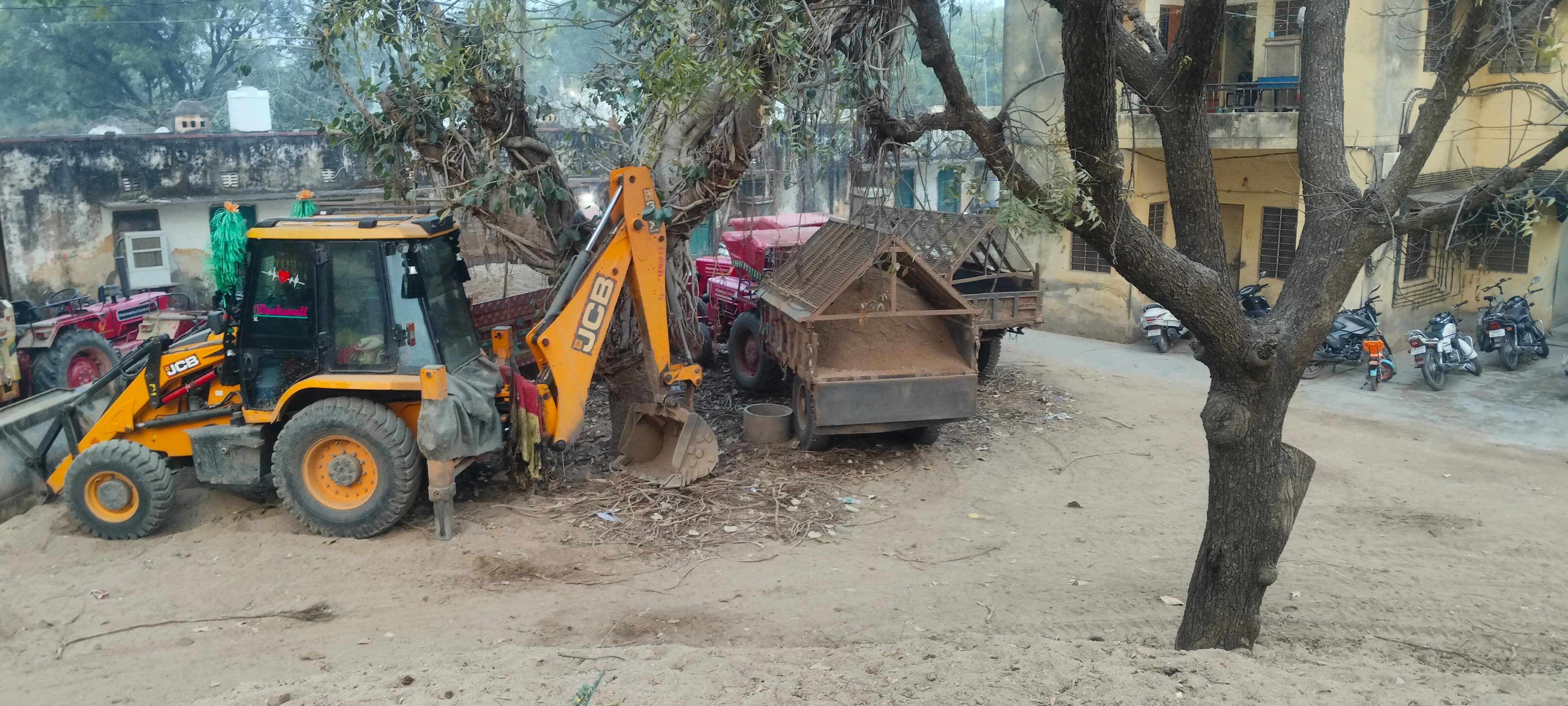 बनास नदी पार उतरी पुलिस, बजरी माफिया पर बड़ा एक्शन बनास नदी पार उतरी पुलिस, बजरी माफिया पर बड़ा एक्शन