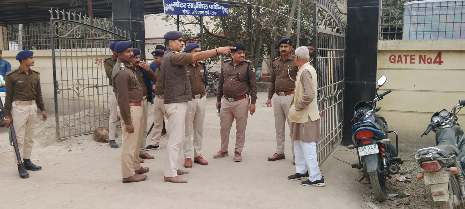 व्यवहार न्यायालय की सुरक्षा का जायजा लेने पहुंचे एसडीपीओ