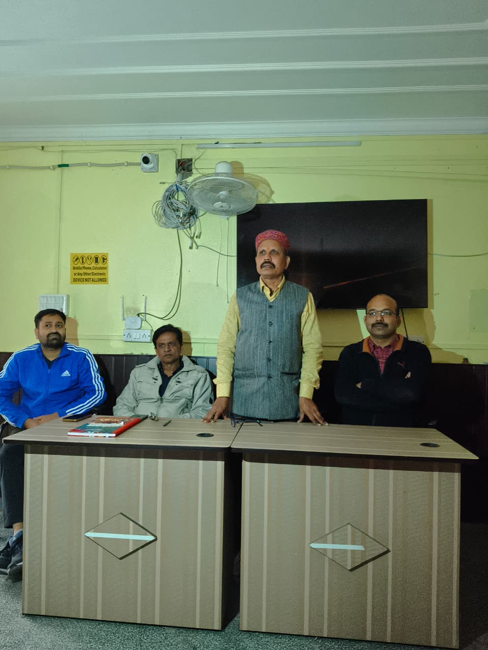 संगोष्ठी को संबोधित करते हुए डॉ सुनील कुमार