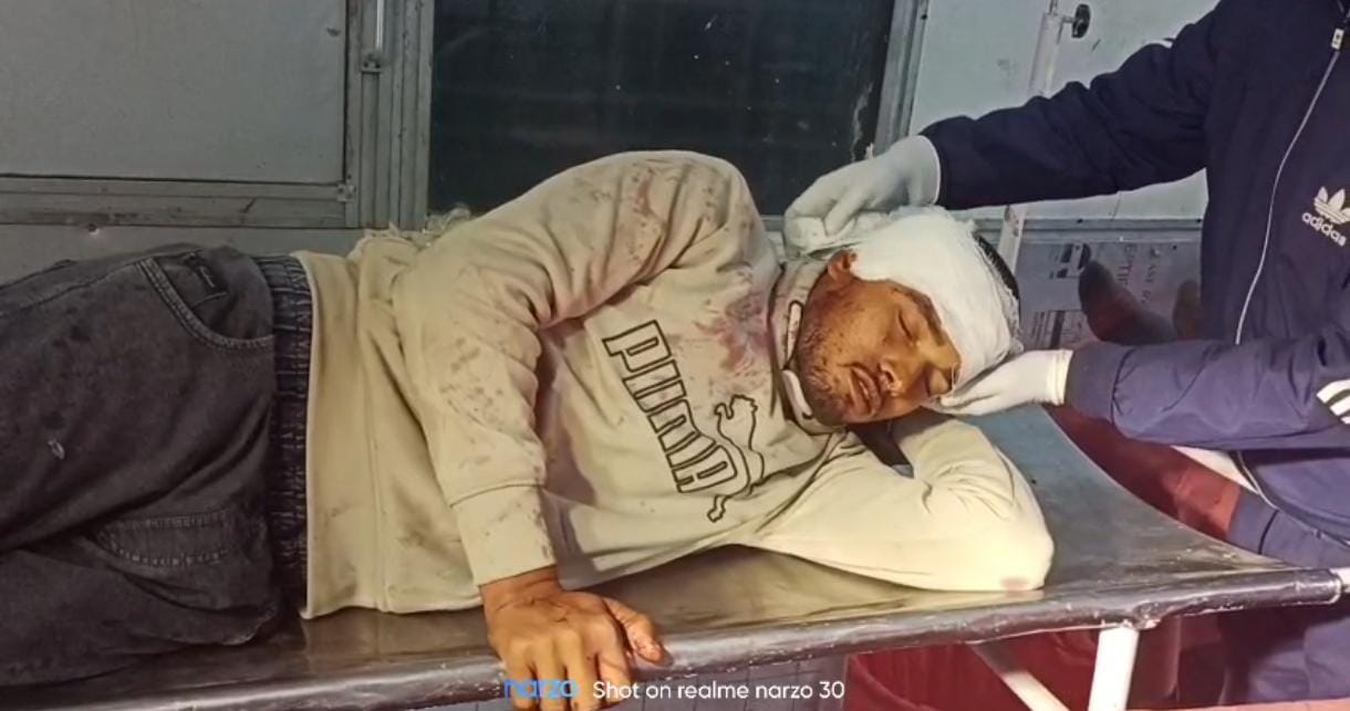 जिला अस्पताल में भर्ती घायल