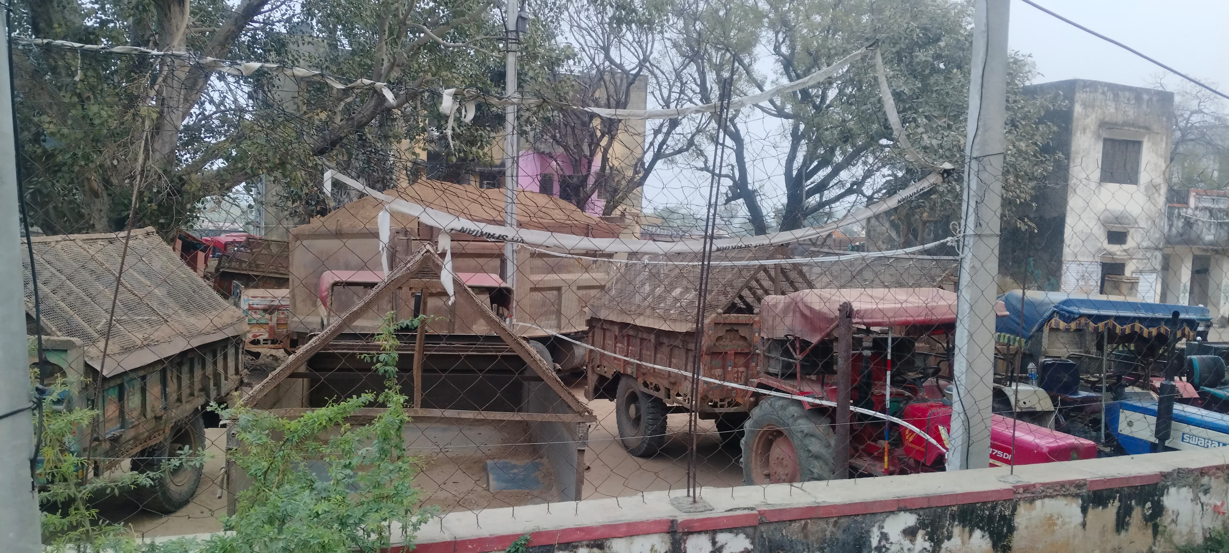 बनास नदी पार उतरी पुलिस, बजरी माफिया पर बड़ा एक्शन बनास नदी पार उतरी पुलिस, बजरी माफिया पर बड़ा एक्शन