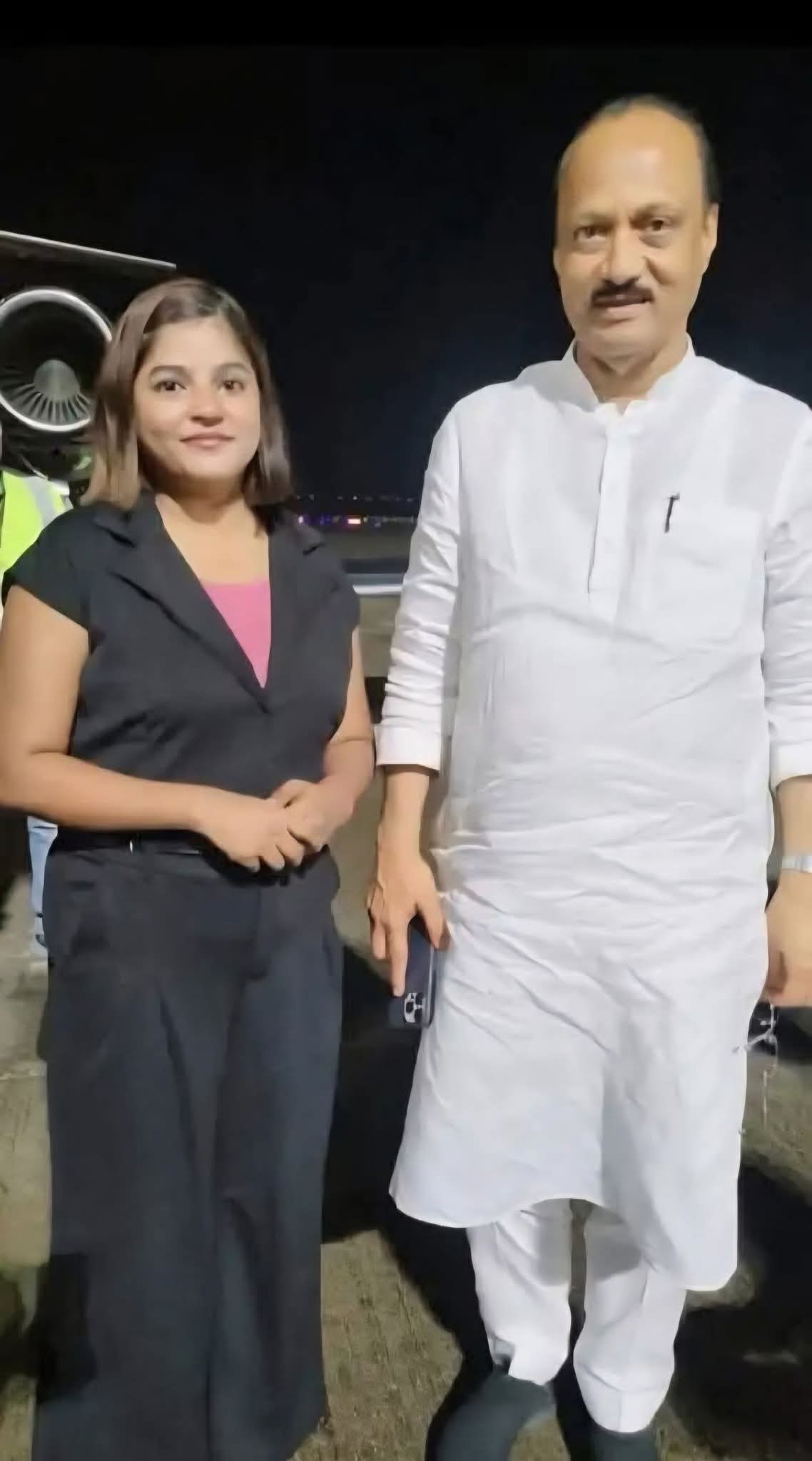 मृतका उप मुख्यमंत्री के साथ पिंकी माली की फाइल फोटो