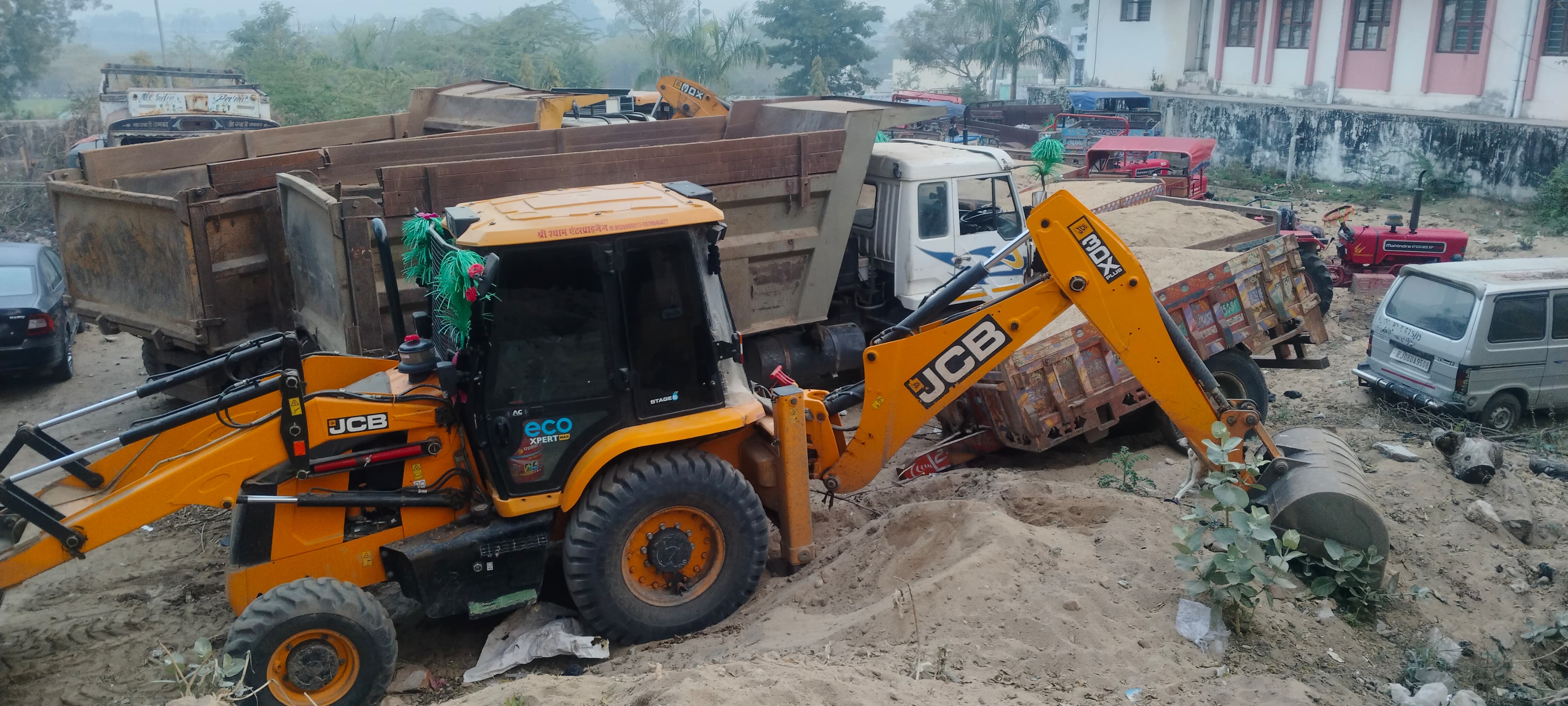 बनास नदी पार उतरी पुलिस, बजरी माफिया पर बड़ा एक्शन बनास नदी पार उतरी पुलिस, बजरी माफिया पर बड़ा एक्शन