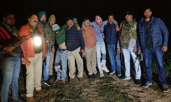 पुलिस गिरफ्त में घायल बदमाश