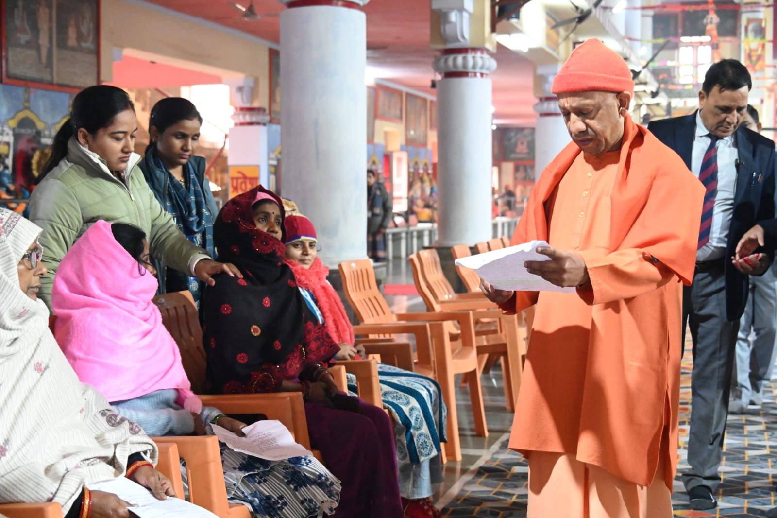 CM Yogi Adityanath listened to the problems of 200 people in Janta Darshan.