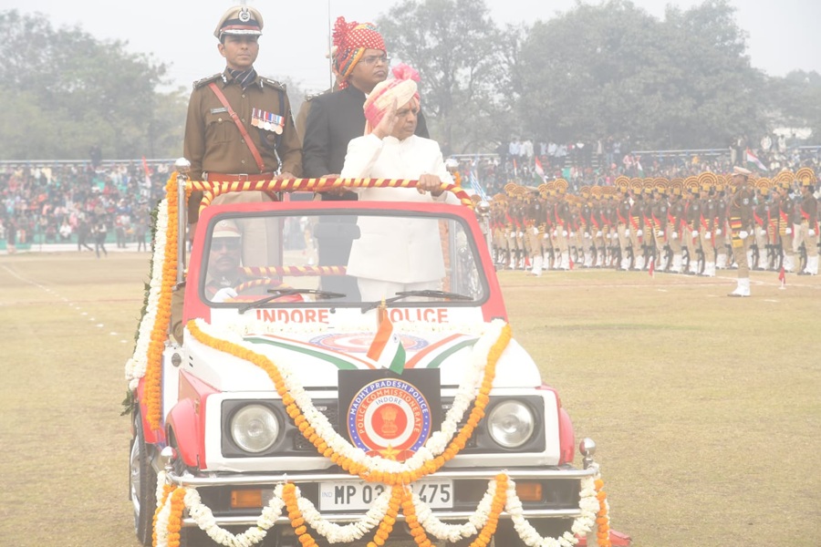 इंदौर जिले में गणतंत्र दिवस पर उप मुख्यमंत्री जगदीश देवड़ा ने परेड की सलामी ली
