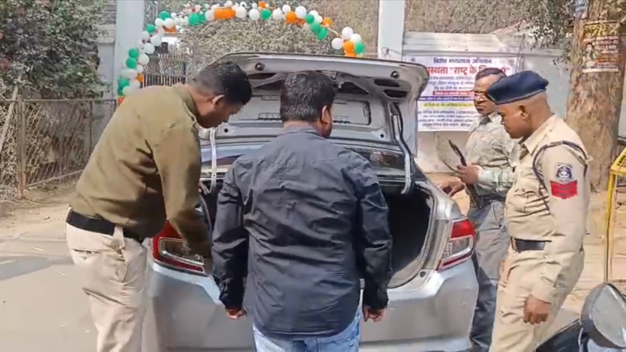 पुलिस चेकिंग