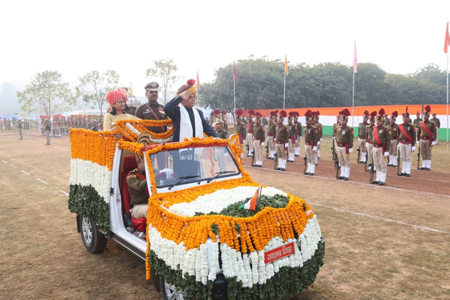 ग्‍वालियर में गणतंत्र दिवस पर विधानसभा अध्यक्ष नरेन्द्र सिंह तोमर ने परेड की सलामी ली