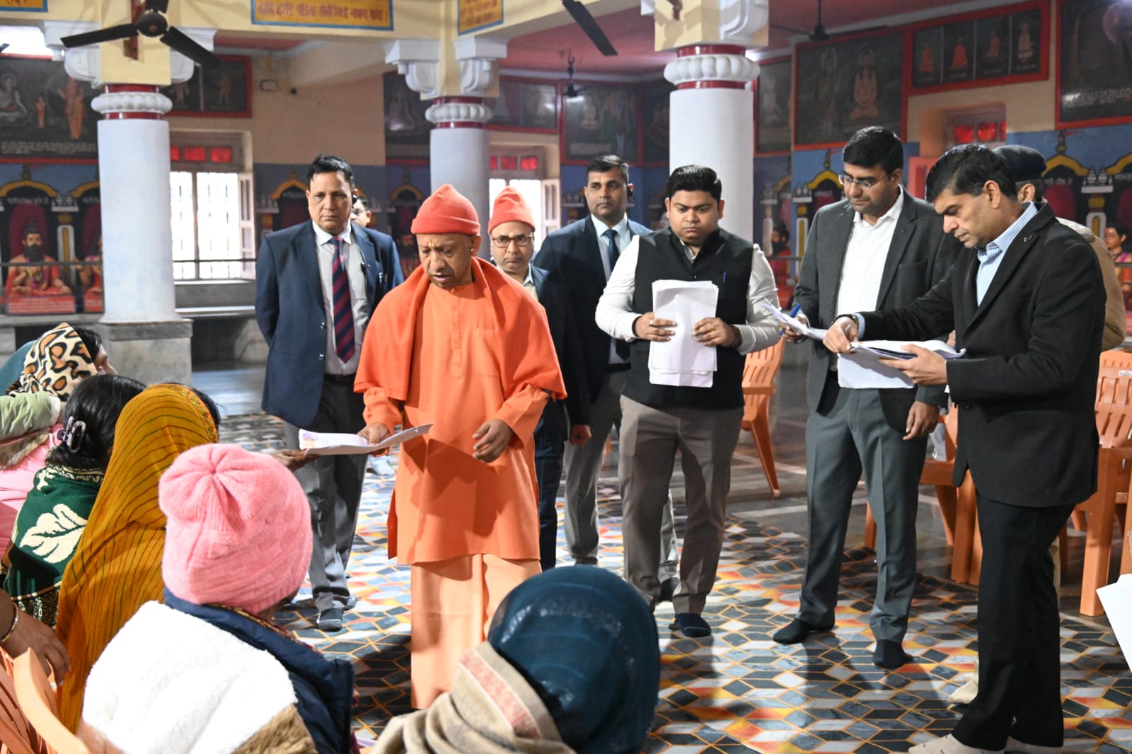 CM Yogi Adityanath listened to the problems of 200 people in Janta Darshan.