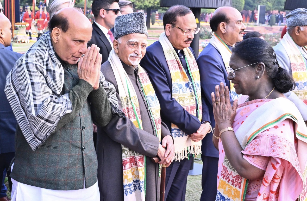 राष्ट्रपति द्रौपदी मुर्मु के ‘एट होम’ पर मेहमान राष्ट्रपति द्रौपदी मुर्मु के ‘एट होम’ पर मेहमान