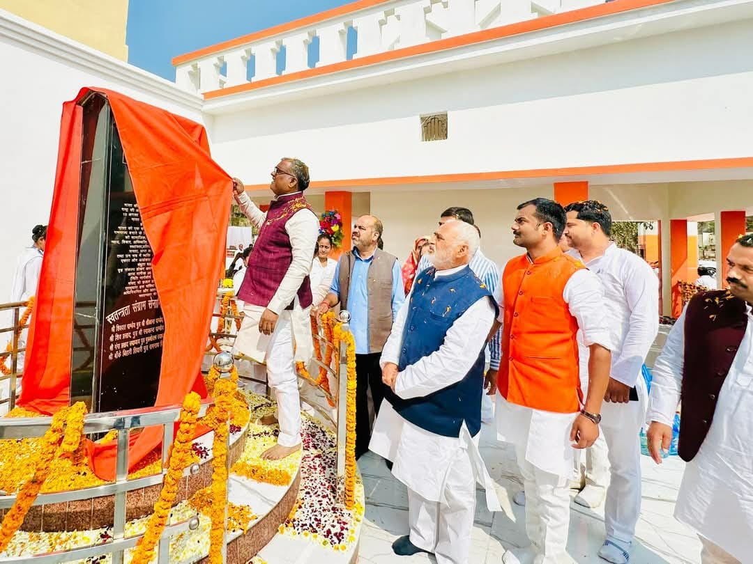 राज्य मंत्री गिरीश चंद्र यादव उद्घाटन करते हुए राज्य मंत्री गिरीश चंद्र यादव उद्घाटन करते हुए