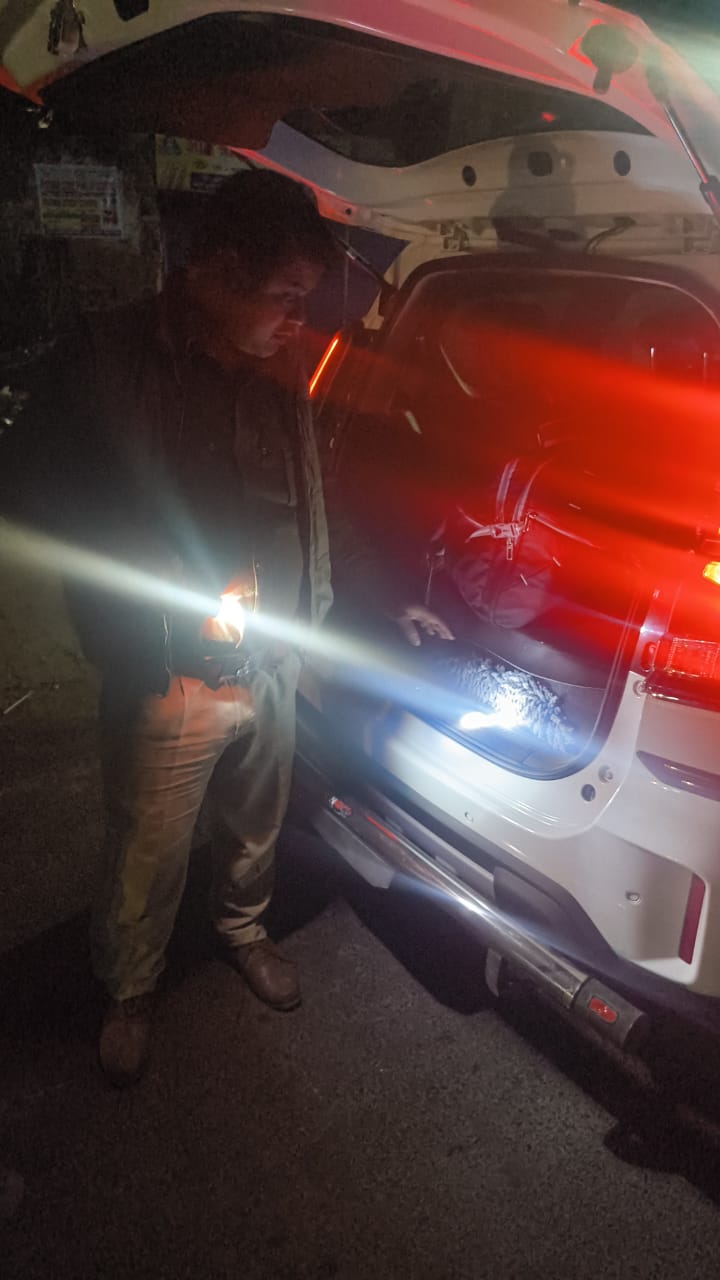 अपराध नियंत्रण व सुरक्षा को लेकर रात्रि वाहन जांच अभियान अपराध नियंत्रण व सुरक्षा को लेकर रात्रि वाहन जांच अभियान