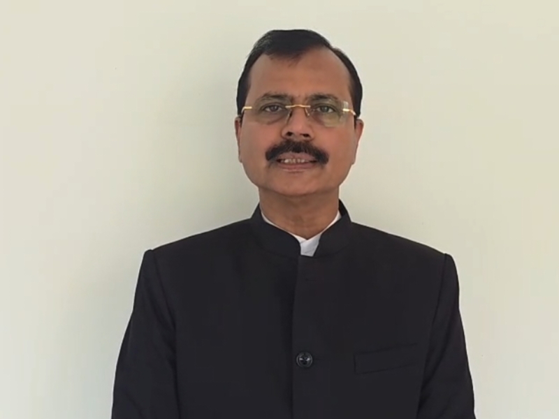 सीडीओ राजेश कुमार जांच कमेटी की जानकारी देते हुए