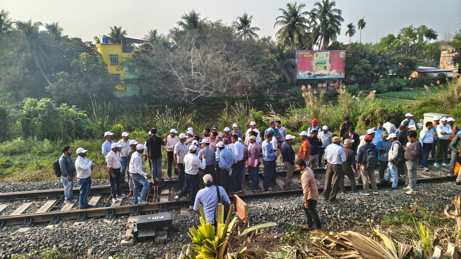 खड़गपुर मंडल के अंतर्गत संतरागाछी रेलवे स्टेशन निरीक्षण