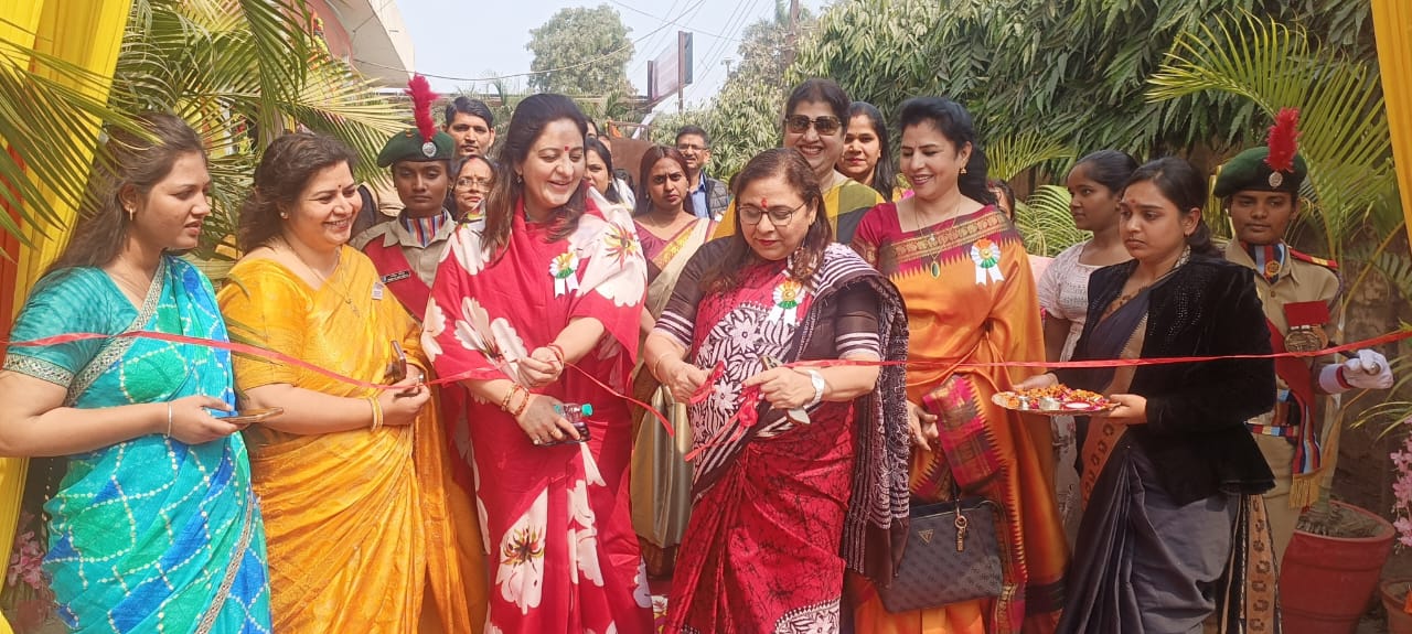 युवा महोत्सव–2026 में गृह विज्ञान प्रदर्शनी का भव्य उद्घाटन, रंगारंग प्रस्तुतियों से गूंजा परिसर युवा महोत्सव–2026 में गृह विज्ञान प्रदर्शनी का भव्य उद्घाटन, रंगारंग प्रस्तुतियों से गूंजा परिसर