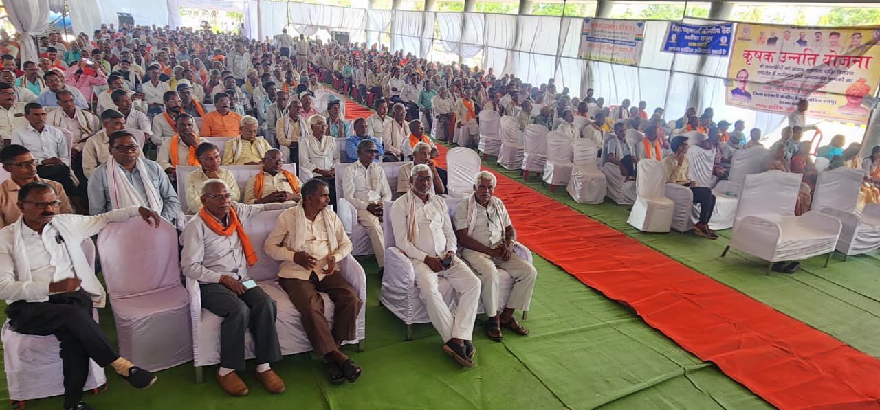 कार्यक्रम में उपस्थित किसान व गणमान्य नागरिक। कार्यक्रम में उपस्थित किसान व गणमान्य नागरिक।