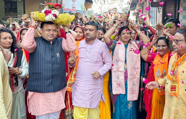 सोनीपत: रामकथा से पहले कलश यात्रा में शामिल         संत और श्रद्धालु