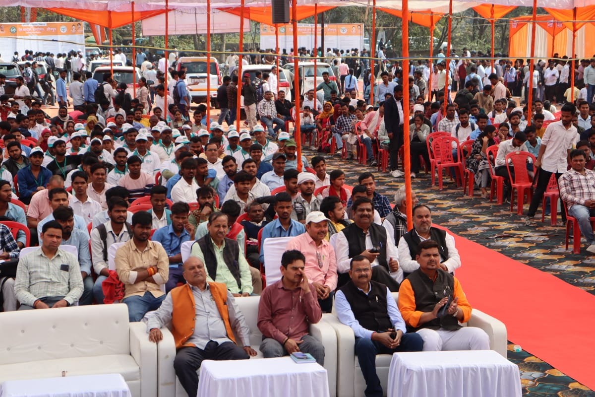 रोजगार मेले में उमड़ी युवाओं की भीड़