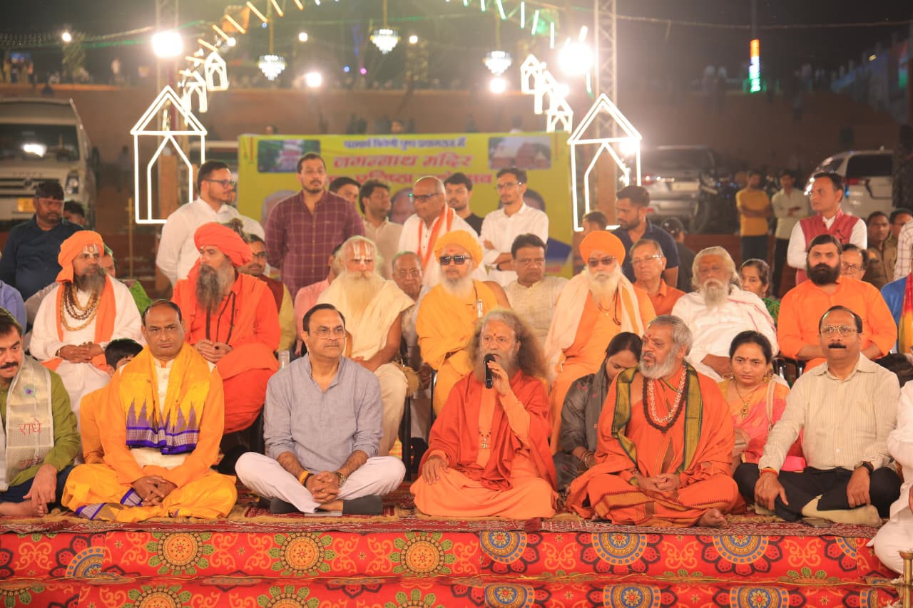 पावन संगम तट पर परमार्थ निकेतन द्वारा आयोजित भगवान जगन्नाथ कार्यक्रम का छाया चित्र