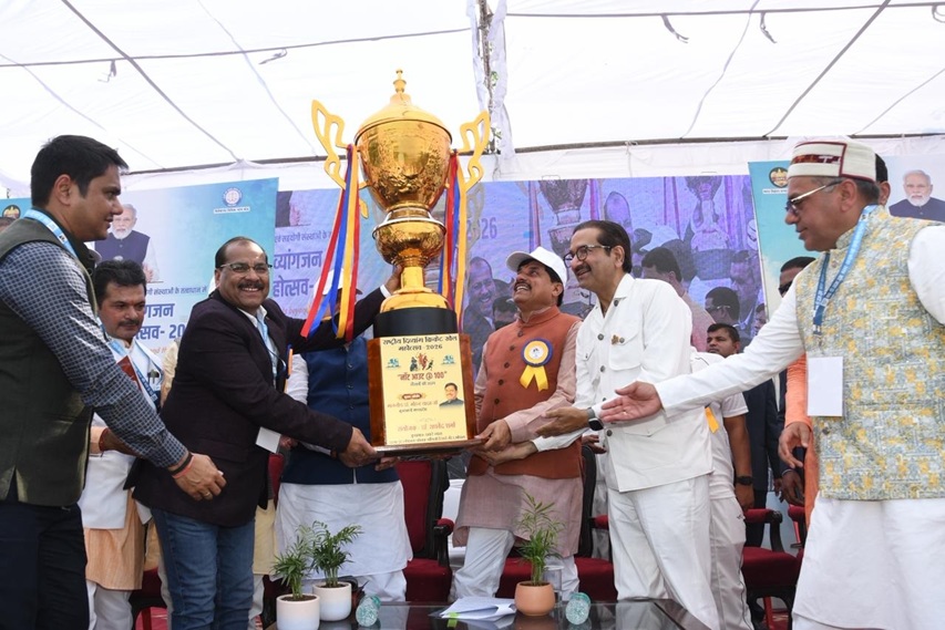 मुख्यमंत्री डॉ.मोहन यादव ने राष्ट्रीय दिव्यांगजन क्रिकेट खेल महोत्सव की टॉफी का अनावरण किया