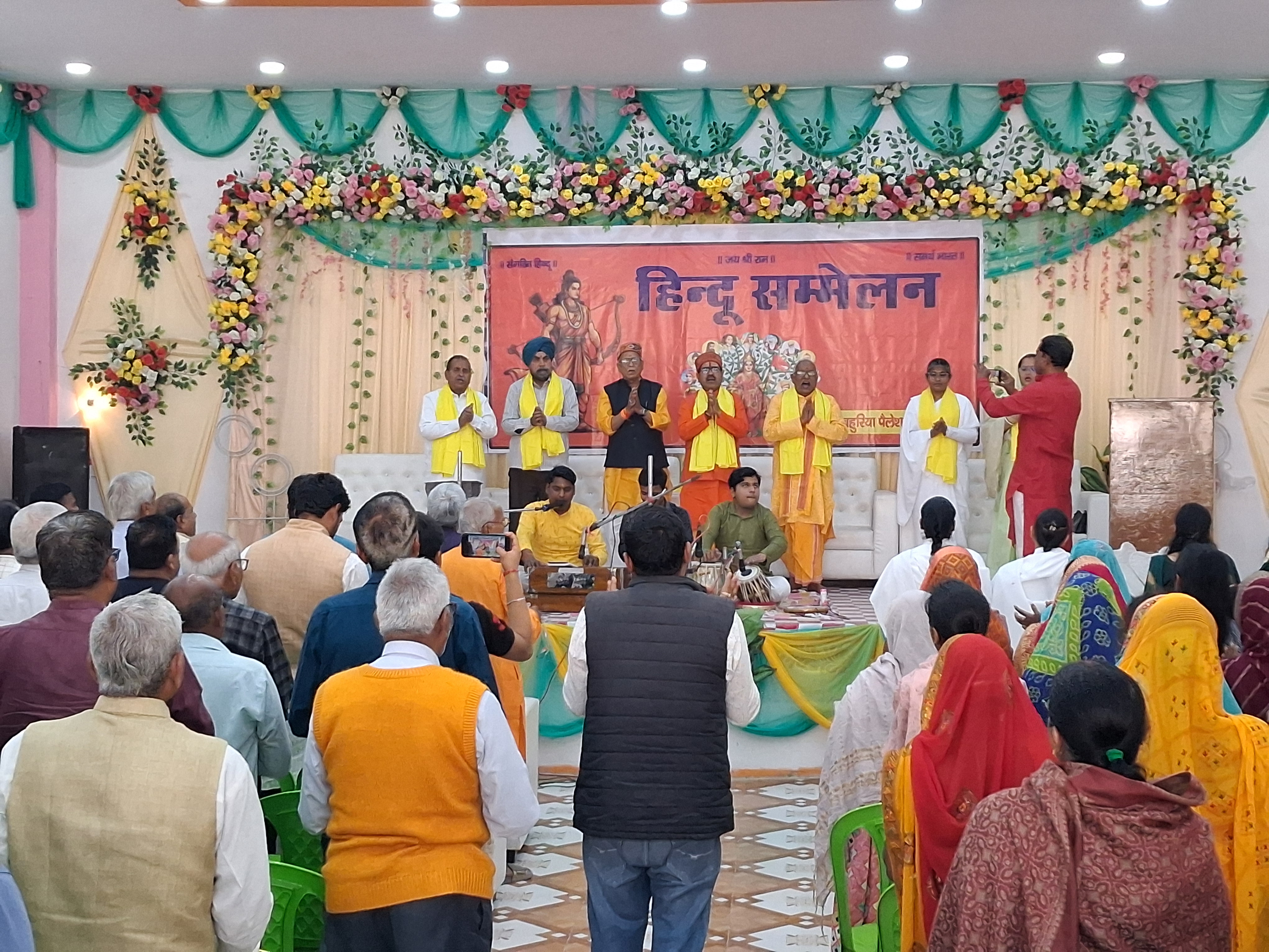 बहुरिया कोठी स्थित हिंदू सम्मेलन में में हुआ हनुमान चालीसा का पाठ