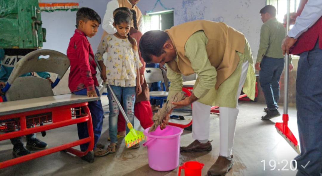 कन्नौज:- राज्यमंत्री असीम अरुण ने बच्चों संग जगाया स्वावलंबन और स्वच्छता का संस्कार