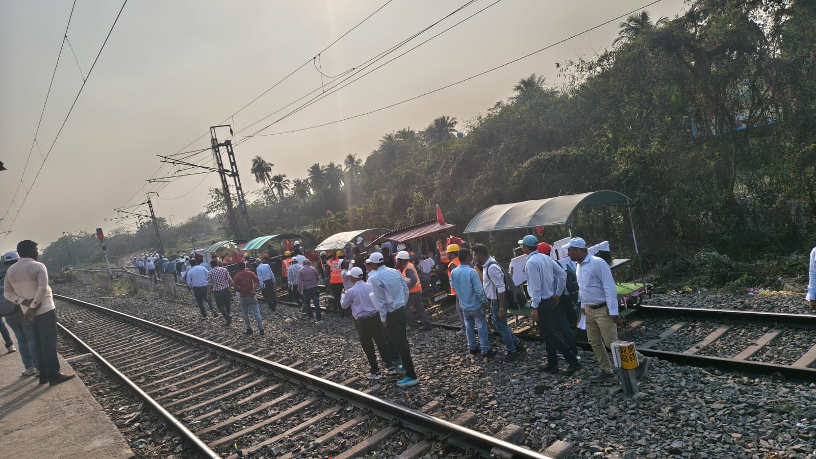 खड़गपुर मंडल के अंतर्गत संतरागाछी रेलवे स्टेशन निरीक्षण