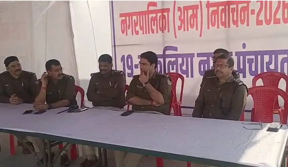 मतगणना स्थल पर सीटी एसपी कुमार शिवा आशीष और अन्य पदाधिकारी मतगणना स्थल पर सीटी एसपी कुमार शिवा आशीष और अन्य पदाधिकारी