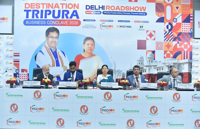 “डेस्टिनेशन त्रिपुरा बिजनेस समिट 2026” को संबोधित करते त्रिपुरा के उद्योग एवं वाणिज्य मंत्री संताना चकमा