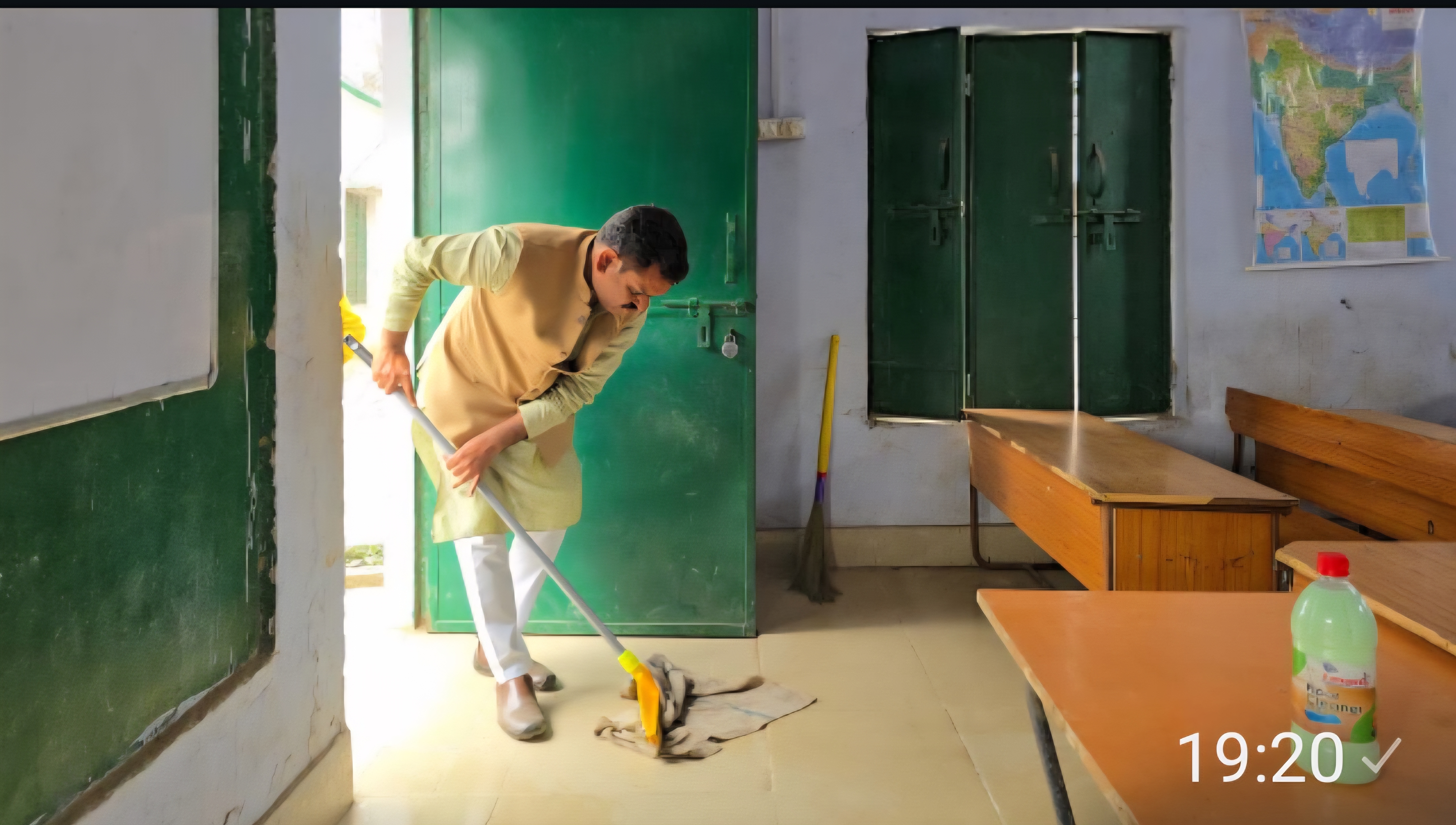 कन्नौज:- राज्यमंत्री असीम अरुण ने बच्चों संग जगाया स्वावलंबन और स्वच्छता का संस्कार