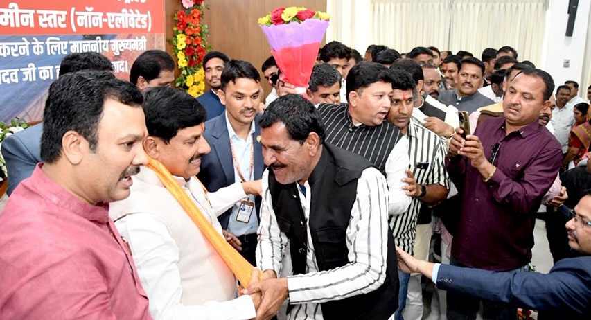 मुख्यमंत्री डॉ. मोहन यादव का मुख्यमंत्री निवास पर किसानों के प्रतिनिधिमंडल ने अभिनंदन किया