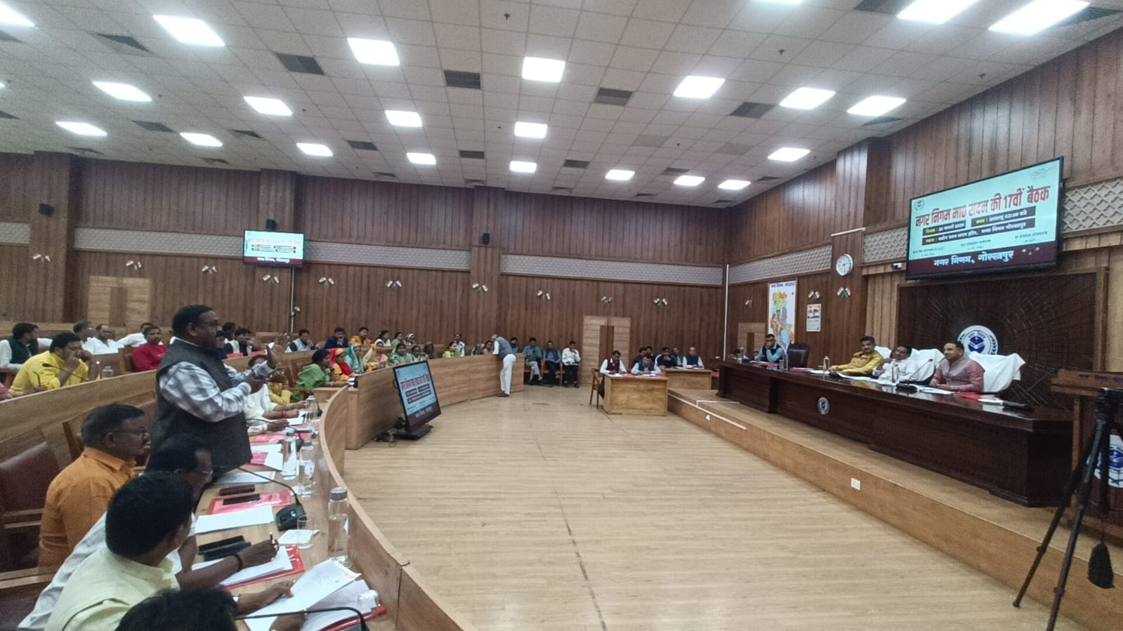 पार्षद निधि एक करोड़ करने की मांग को लेकर हंगामा, बढ़ोतरी के आश्वासन पर शांत हुआ सदन* पार्षद निधि एक करोड़ करने की मांग को लेकर हंगामा, बढ़ोतरी के आश्वासन पर शांत हुआ सदन*