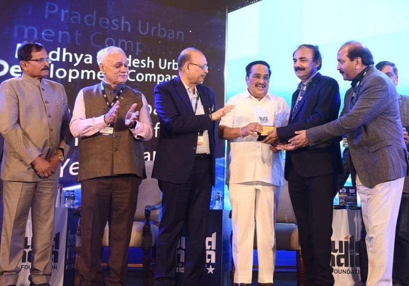 दिल्ली में आयोजित समारोह में मप्र को बिल्ड इंडिया इंफ्रा अवॉर्ड्स-2026 प्रदान करते हुए दिल्ली में आयोजित समारोह में मप्र को बिल्ड इंडिया इंफ्रा अवॉर्ड्स-2026 प्रदान करते हुए