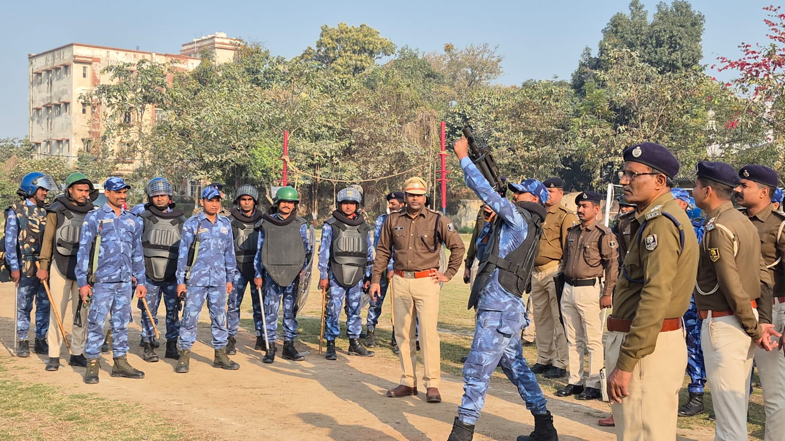 सारण पुलिस ने मॉक ड्रिल कर परखी अपनी ताकत