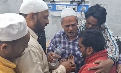 पीड़ित का ढांढस बंधाते क्षेत्रीय लोग