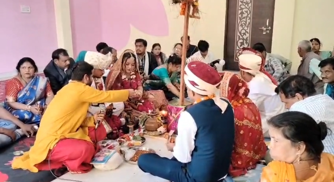 सामूहिक विवाह के दौरान लिया गया छायाचित्र