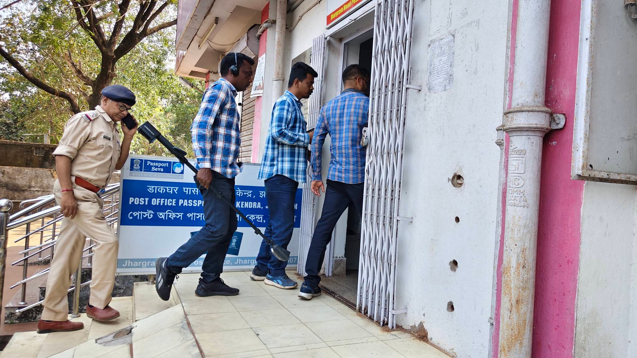 झाड़ग्राम पुलिस जांच करने पहुंची