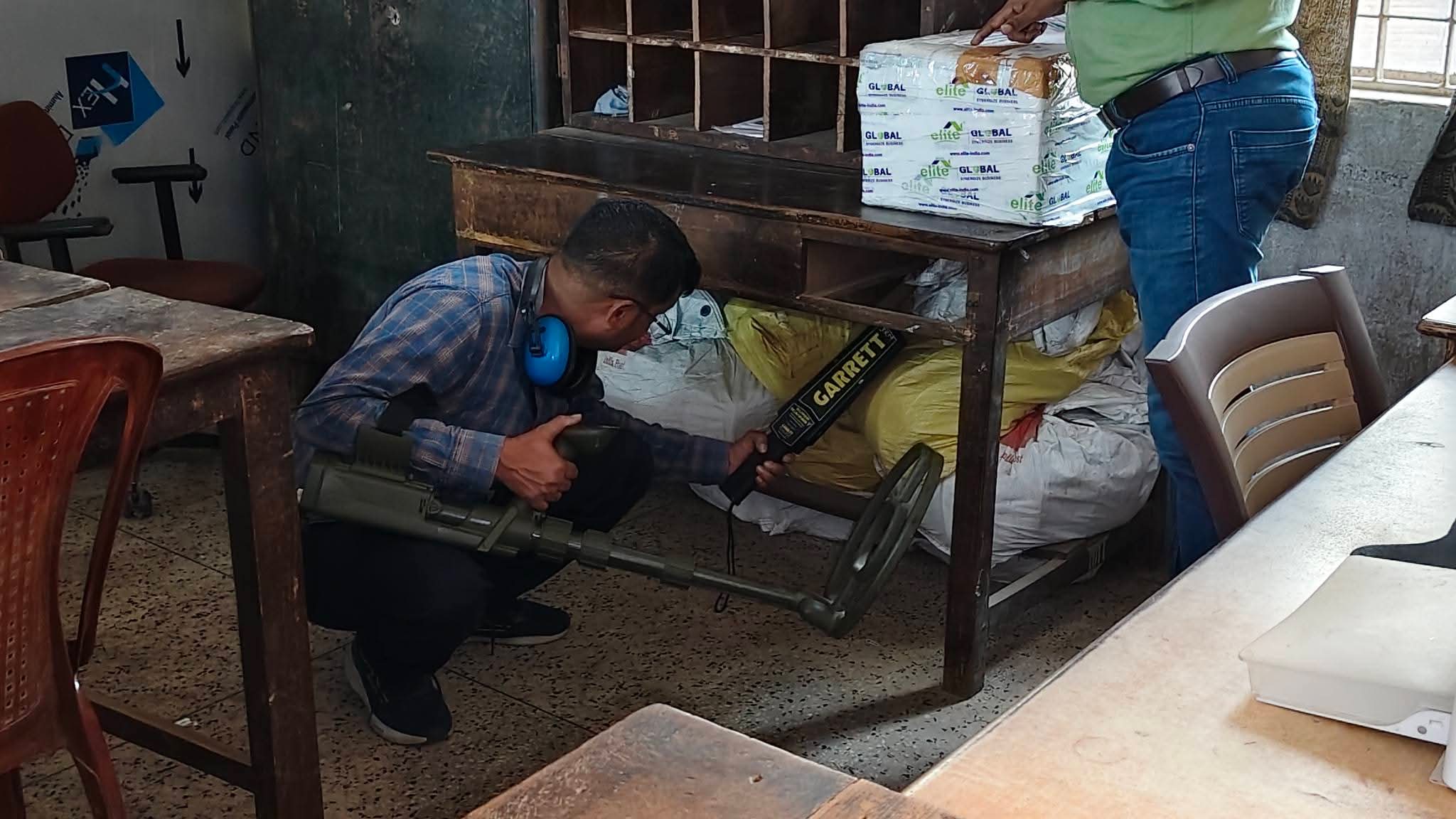 झाड़ग्राम पुलिस जांच करने पहुंची