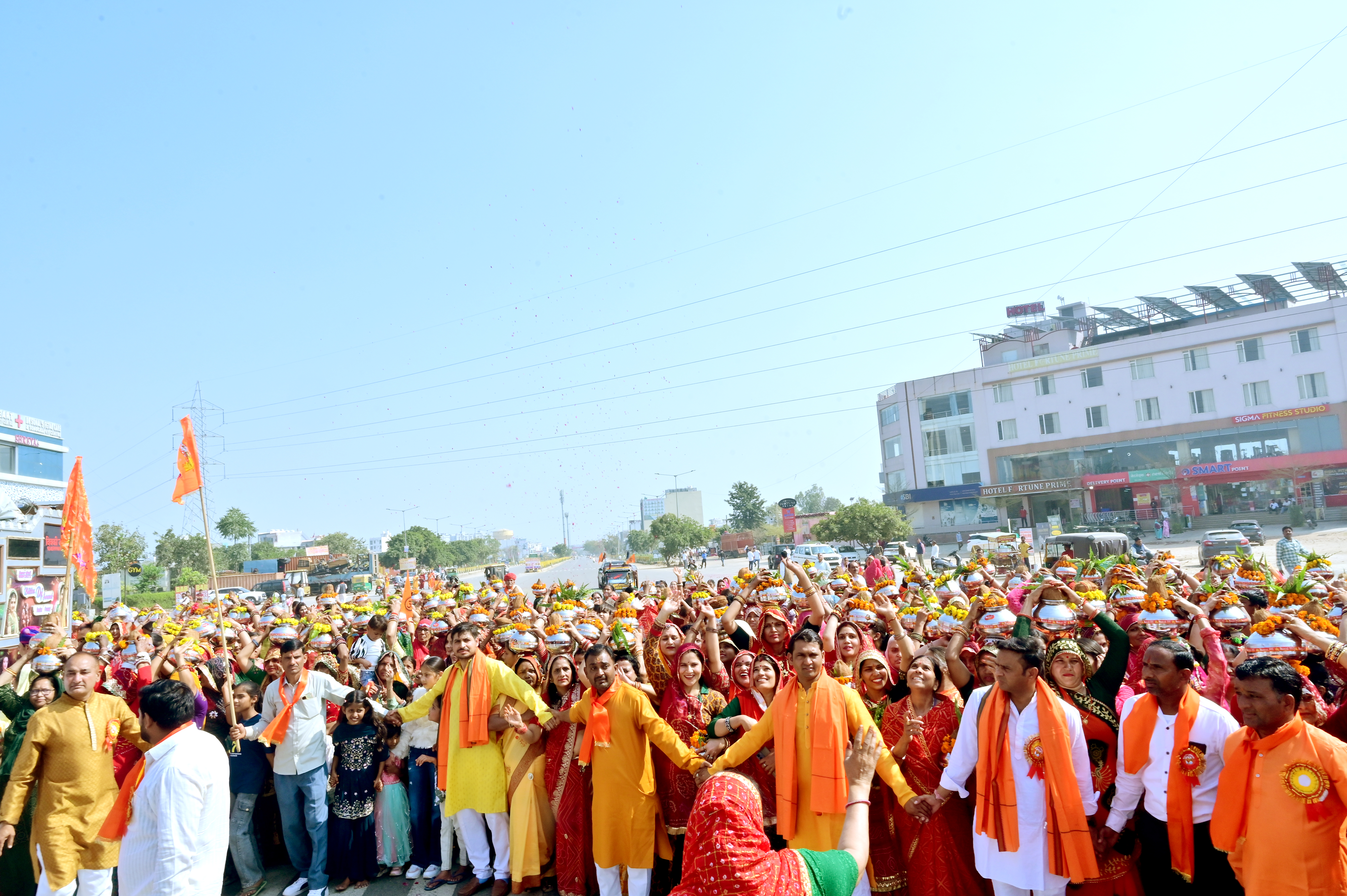 विराट हिन्दू सम्मेलन 4 हजार 500 से अधिक श्रद्धालुओं ने शामिल होकर सांस्कृतिक जागरण को दिया बढ़ावा विराट हिन्दू सम्मेलन 4 हजार 500 से अधिक श्रद्धालुओं ने शामिल होकर सांस्कृतिक जागरण को दिया बढ़ावा