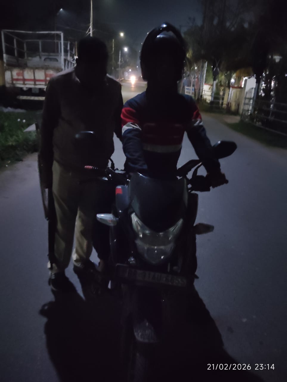 अपराध नियंत्रण व सुरक्षा को लेकर रात्रि वाहन जांच अभियान अपराध नियंत्रण व सुरक्षा को लेकर रात्रि वाहन जांच अभियान