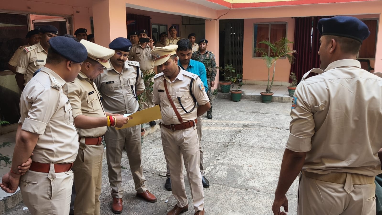 निरीक्षण करते एसपी