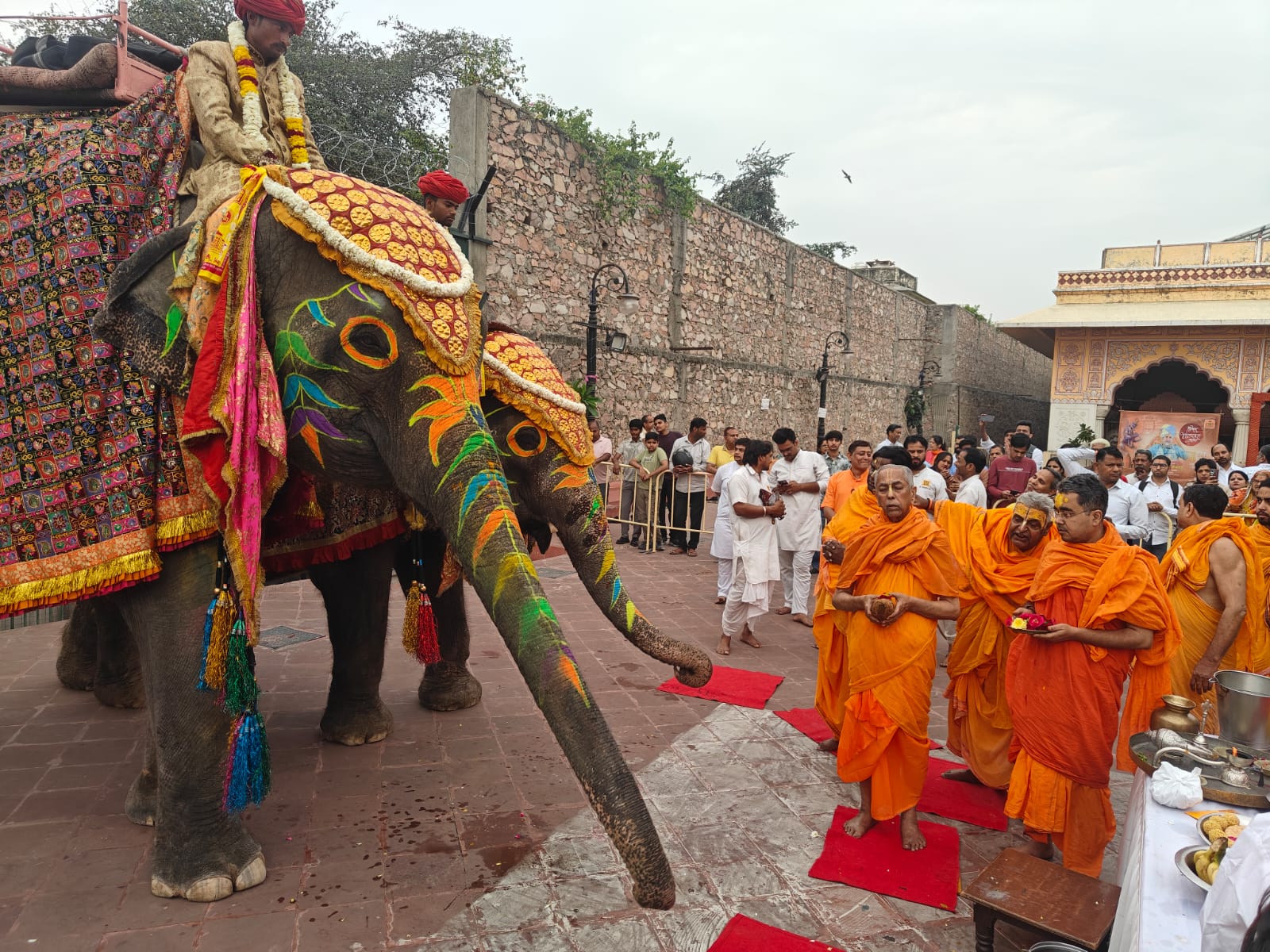 नव संवत्सर पर भक्तों ने किया ठाकुरजी का भव्य स्वागत