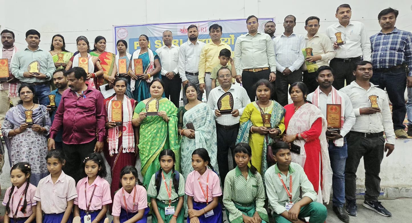 कार्यक्रम में शामिल लोग