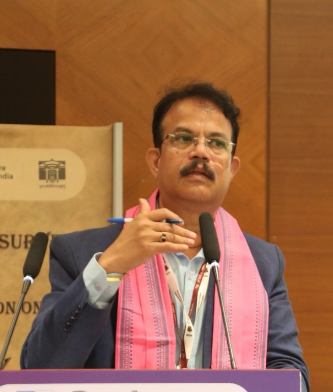 पुरातत्व विभाग के अपर निदेशक डा संजय मंजुल वर्मा