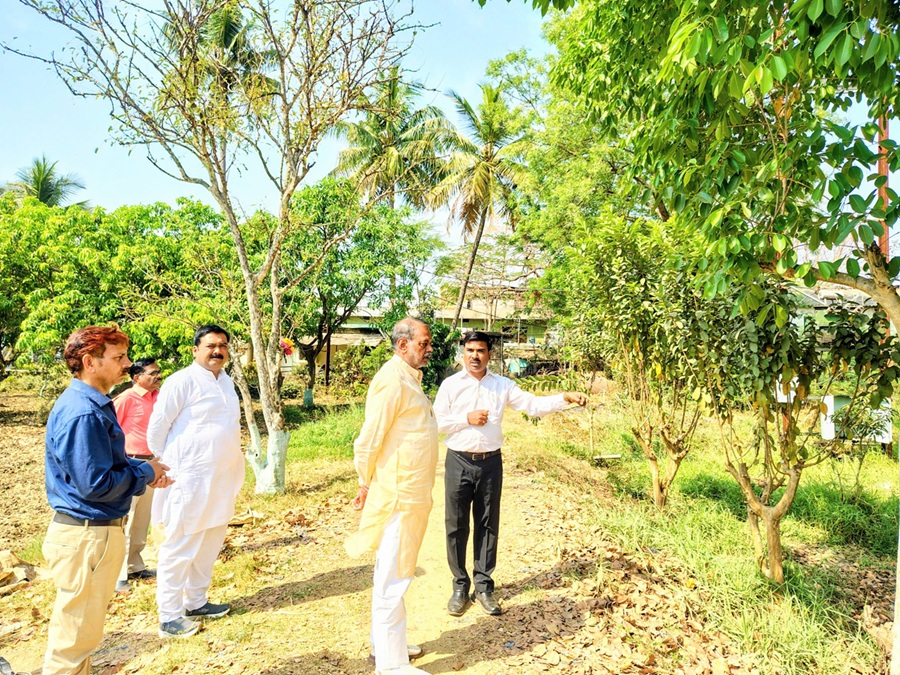 मंत्री नारायण सिंह कुशवाह ने बैतूल की कम्पनी गार्डन नर्सरी का किया निरीक्षण