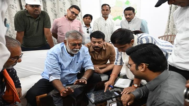 मंत्री प्रहलाद सिंह पटेल ने नरसिंहपुर में विकास कार्यों पर की चर्चा मंत्री प्रहलाद सिंह पटेल ने नरसिंहपुर में विकास कार्यों पर की चर्चा
