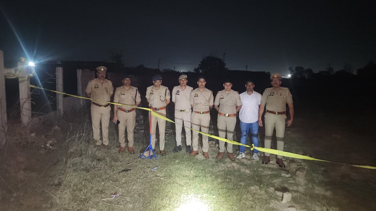 मौके पर पुलिस टीम मौके पर पुलिस टीम