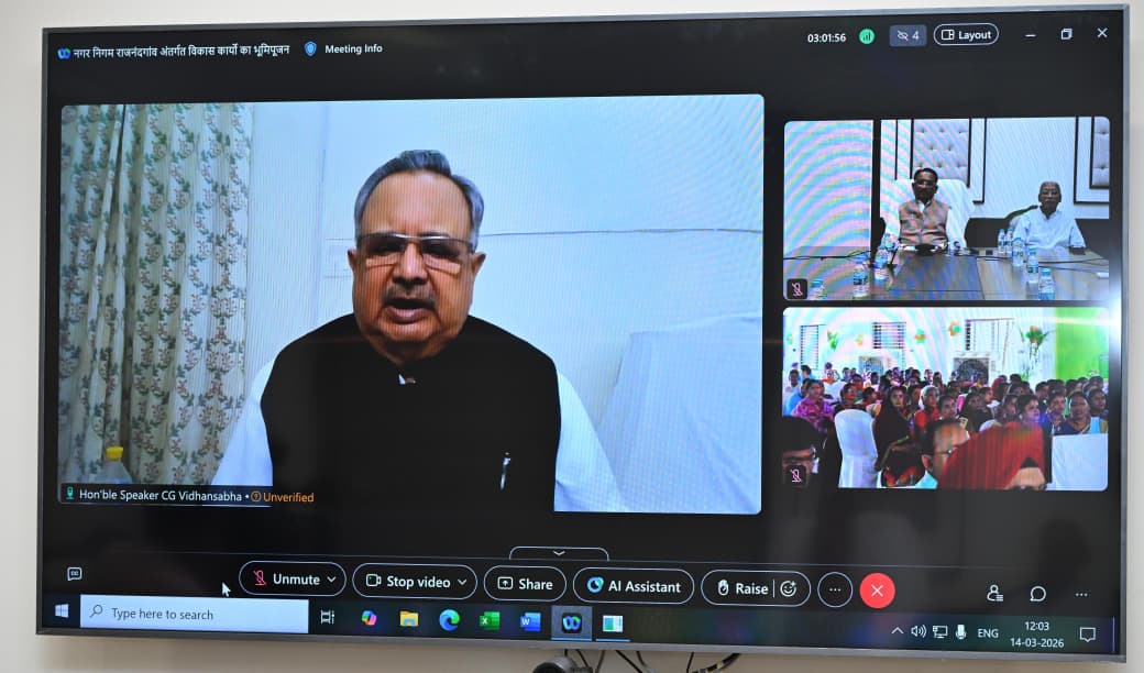 विधानसभा अध्यक्ष डॉ. रमन सिंह कार्यक्रम को संबोधित करते हुए